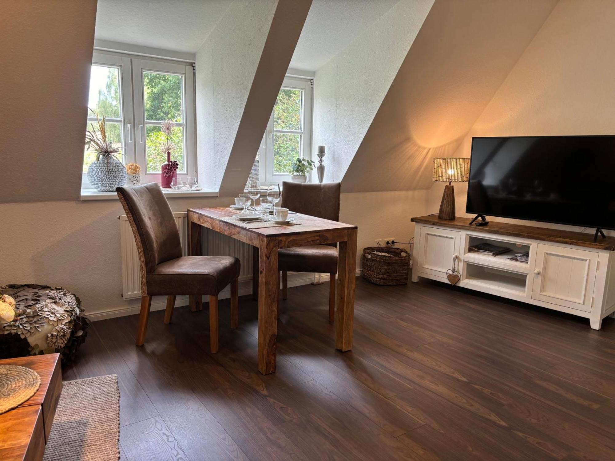 4 Wunderschoene Ferienwohnungen Im Kavaliershaus Schwerin  Ngoại thất bức ảnh